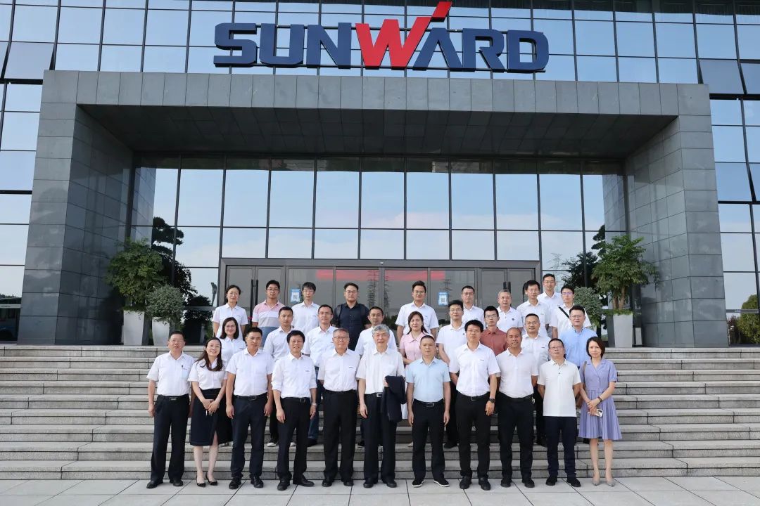 创新引领，智造将来！“2022院士专家长沙杏妆高端设备高质量发展钻研会隆沉进行