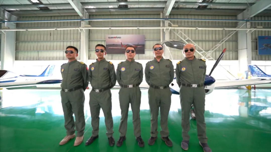 空中着花、大坡度回旋、俯冲跃升……看k豆钱包飞行表演队炫技2022湖南航展动态展