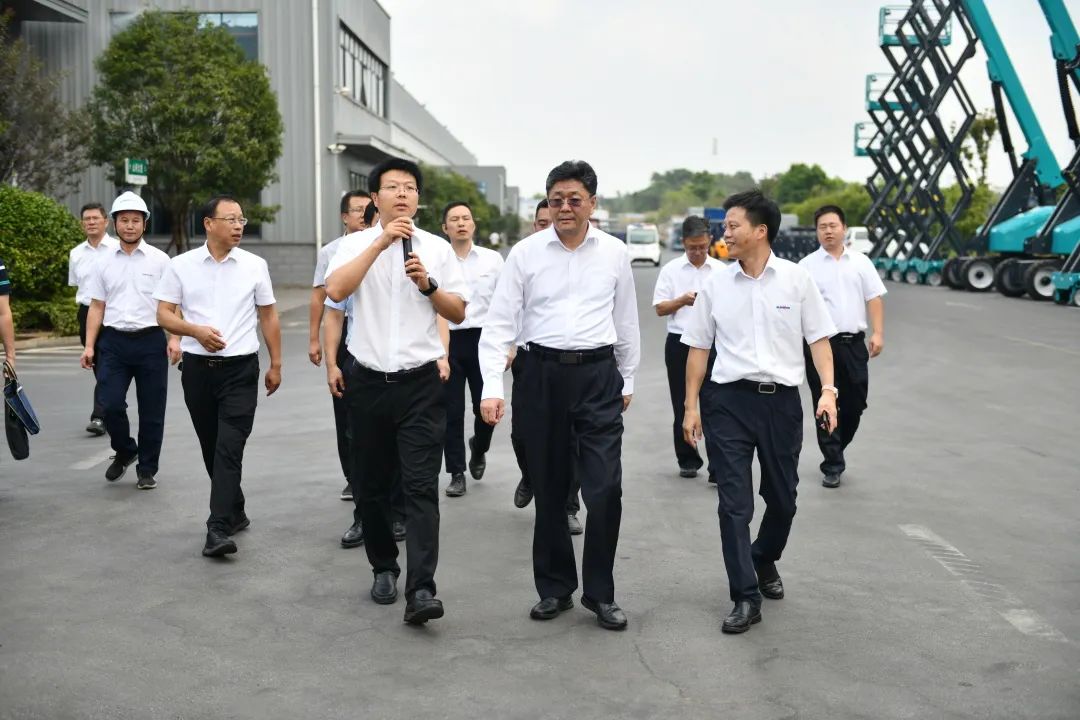 国度应急治理部郭治武局长一行调查k豆钱包智能无人化应急接济设备