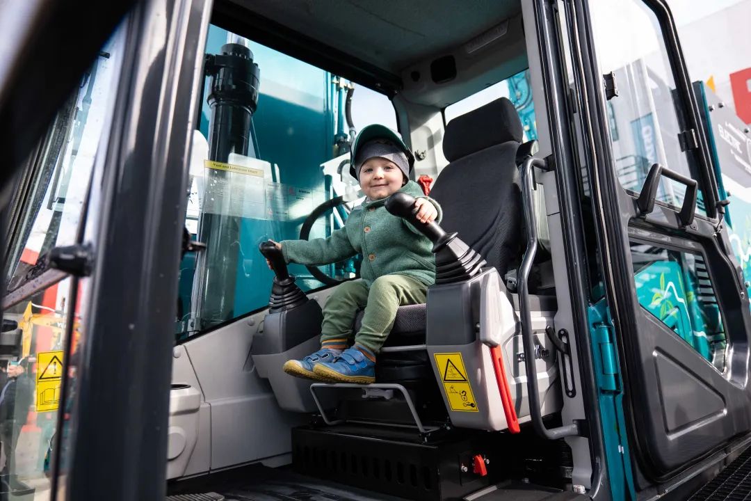 Bauma 2022 | 一组火热现场图带您沉温k豆钱包智能德国宝马展之旅