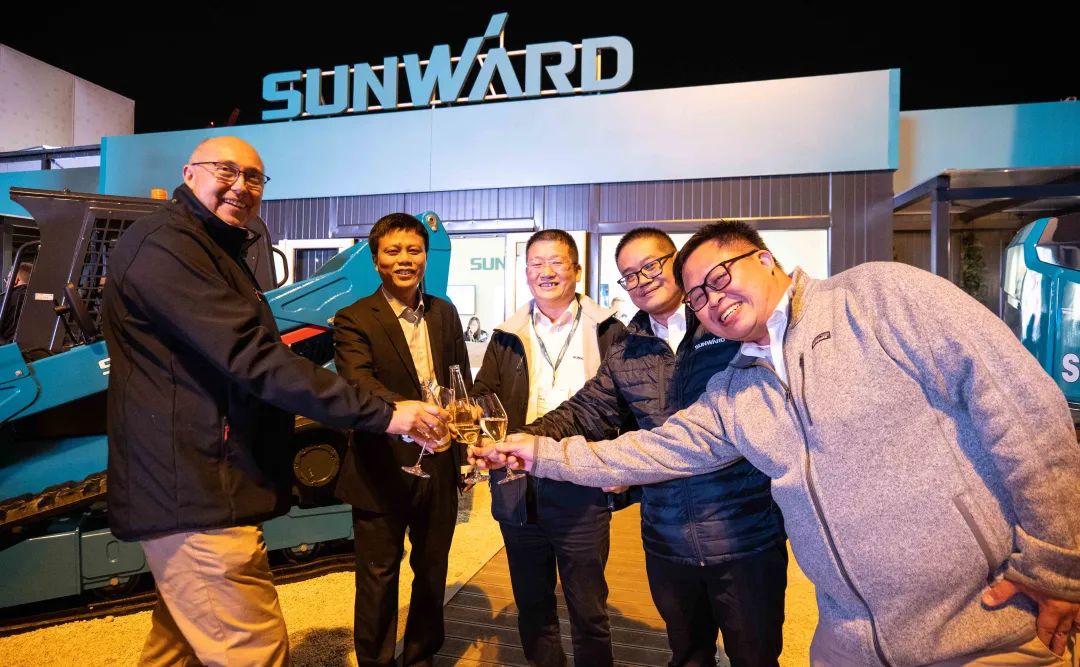 Bauma 2022 | 一组火热现场图带您沉温k豆钱包智能德国宝马展之旅