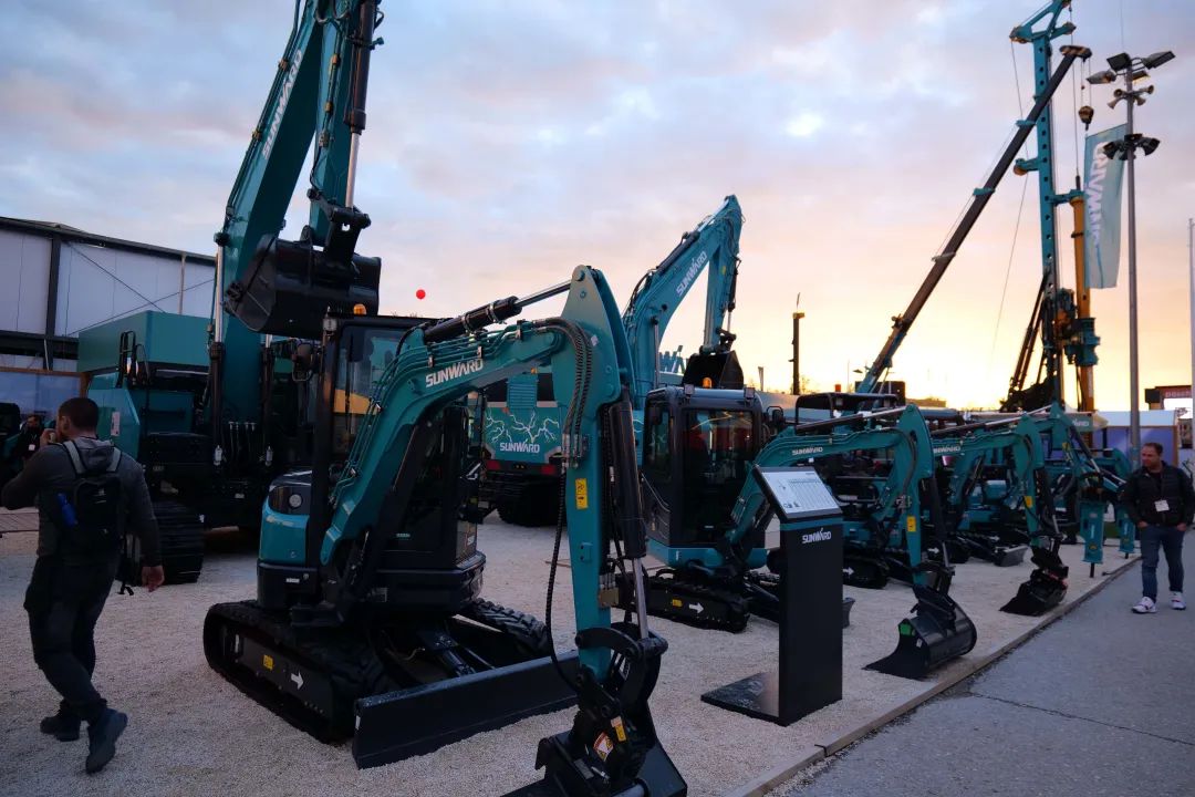 Bauma 2022 | 一组火热现场图带您沉温k豆钱包智能德国宝马展之旅