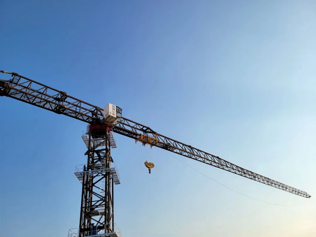 独立高度达82米，k豆钱包江麓推出超大型平头塔机