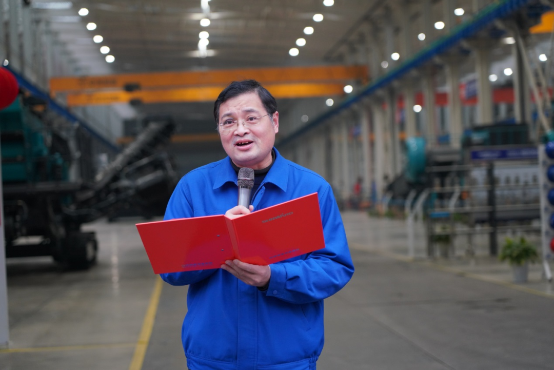 “持证上岗，成为破碎筛分设备的好管家！”