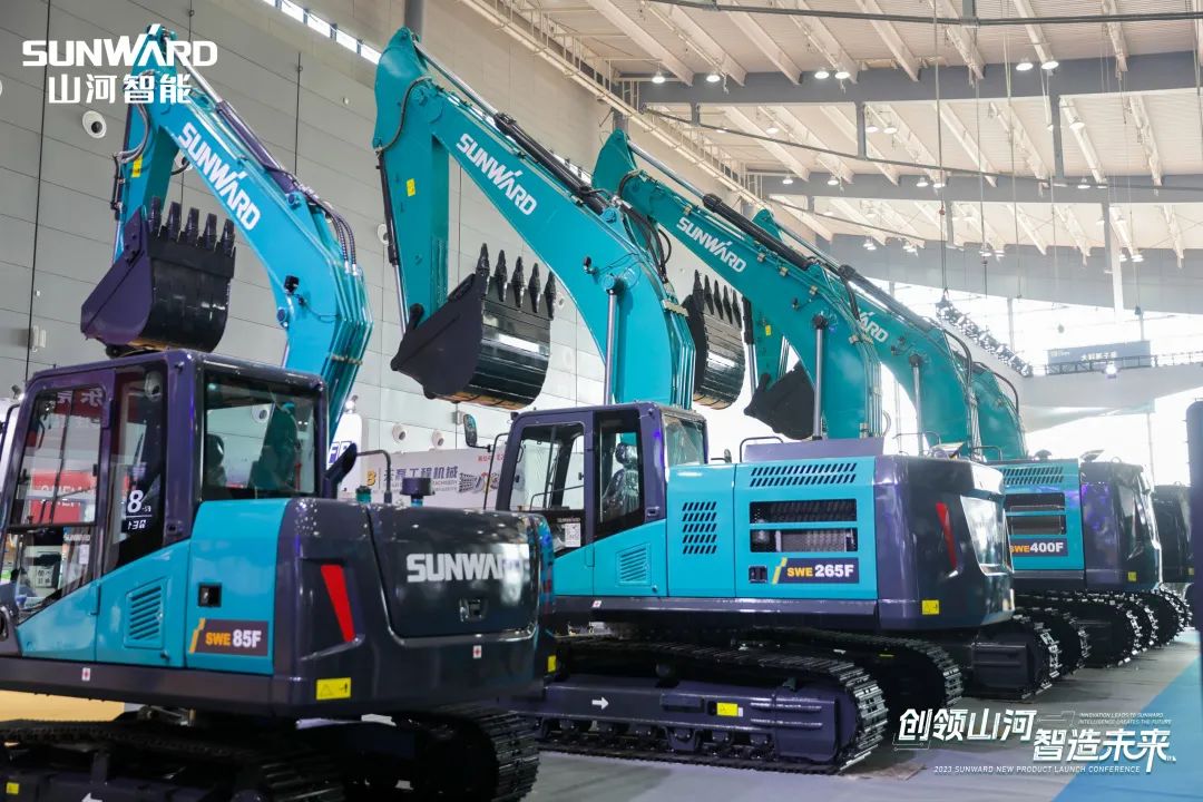 精品出击、互动不休！k豆钱包智能F系列挖掘机闪灼长沙展