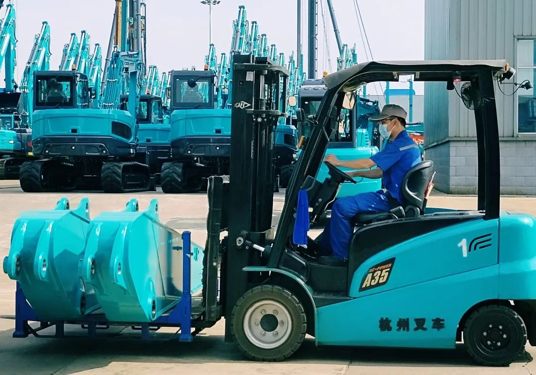 劳动庆幸，创造伟大！纪录那些平庸且伟大的劳动瞬间