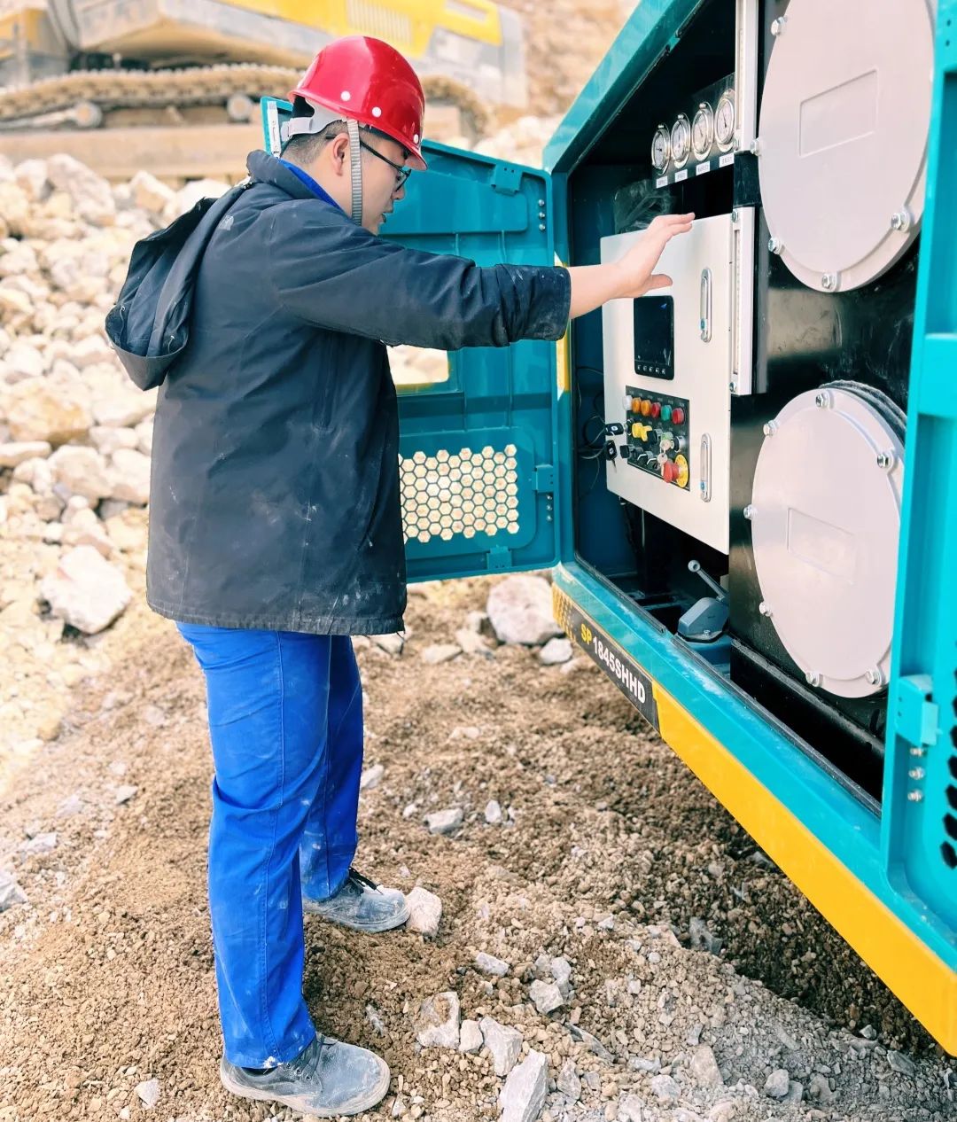 劳动庆幸，创造伟大！纪录那些平庸且伟大的劳动瞬间