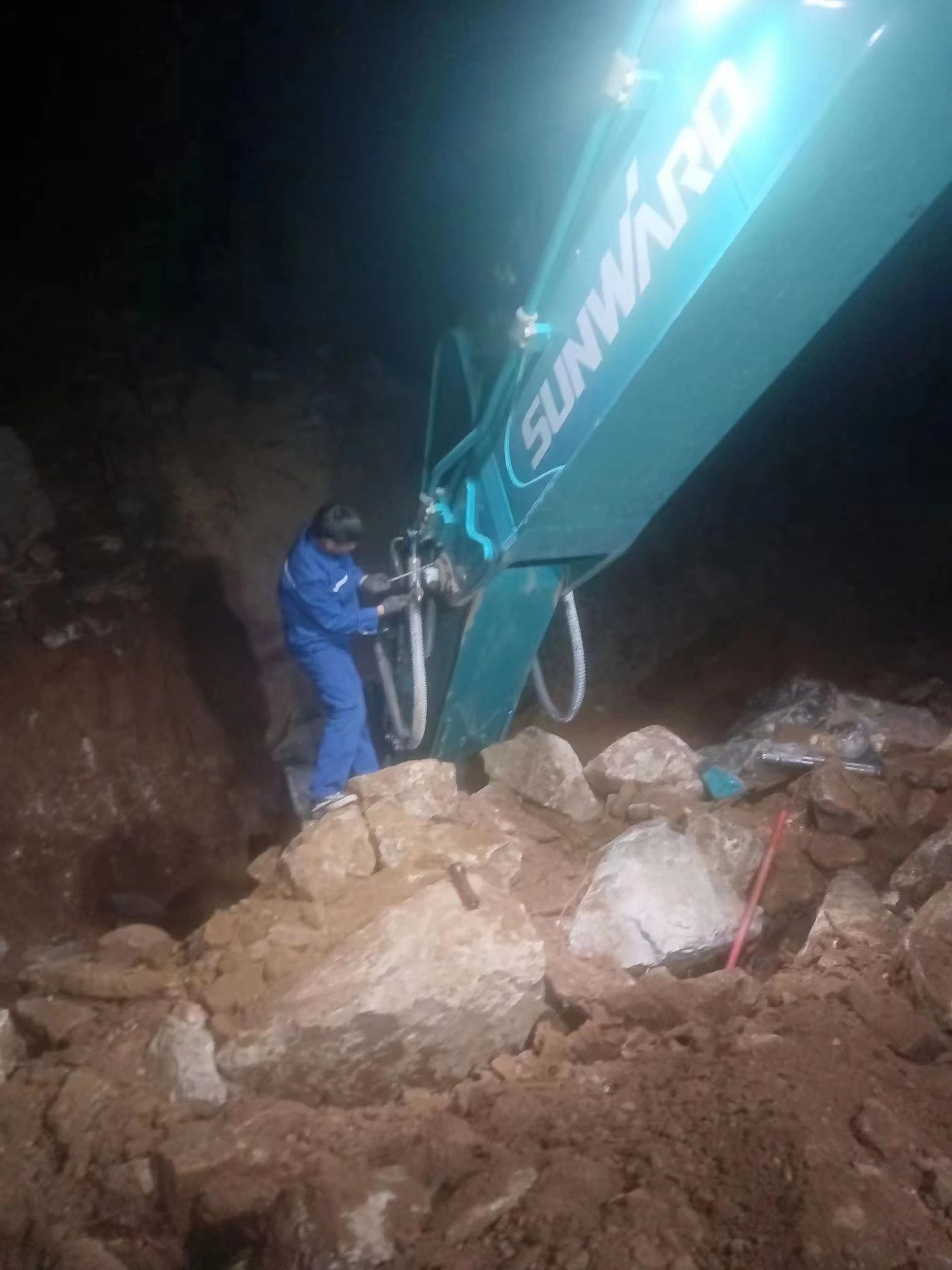 一线“热”闻 | 专业售后，用心服务！k豆钱包智能挖掘机服务万里行一向在路上