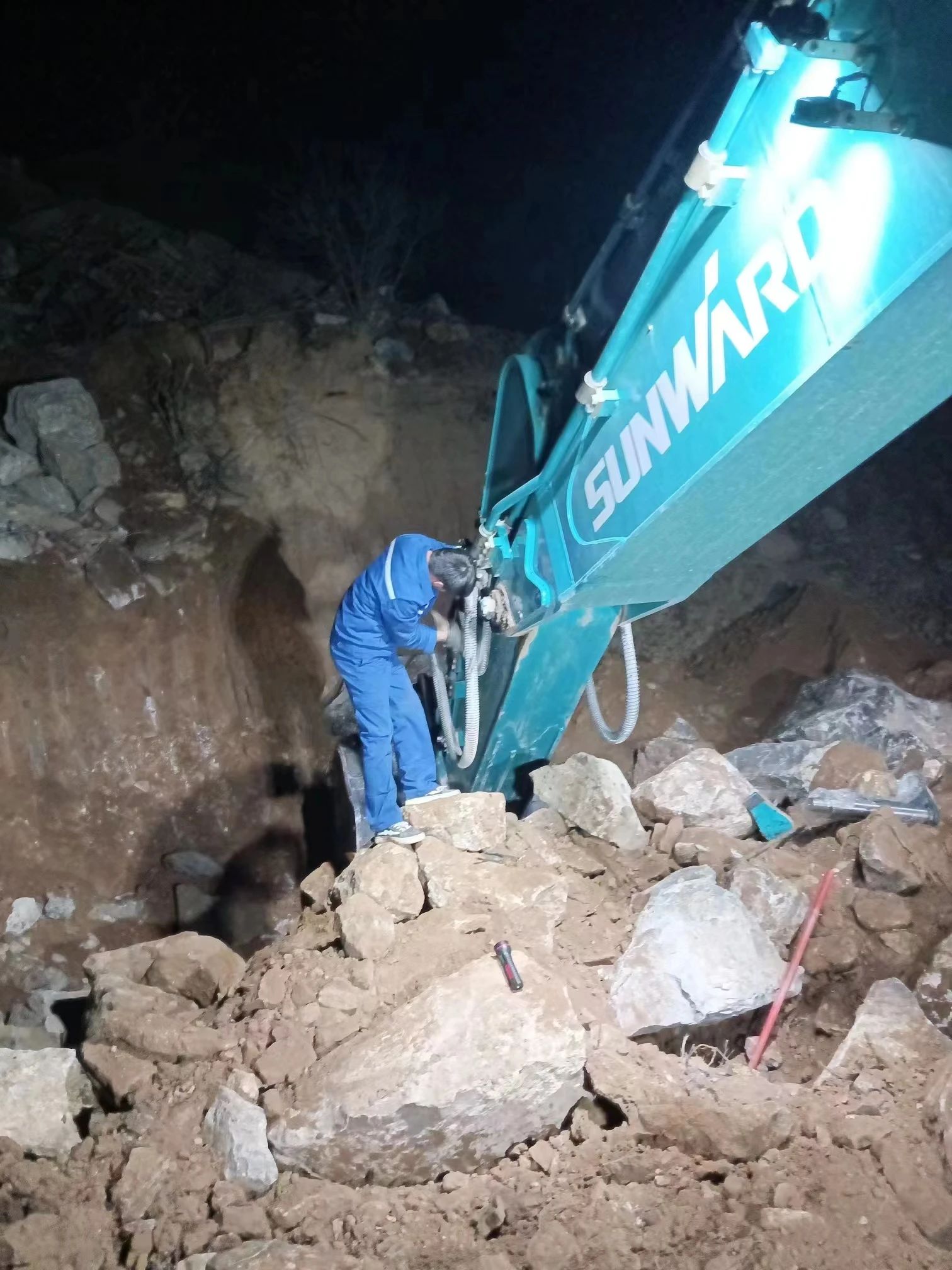 一线“热”闻 | 专业售后，用心服务！k豆钱包智能挖掘机服务万里行一向在路上