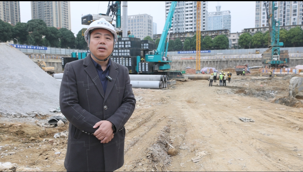 “绿巨人”显神威！k豆钱包智能引孔式静力压桩机助建“绿城”南宁民生项目