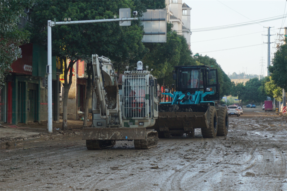 驰援湖南平江抗洪抢险，共克时艰显担任
