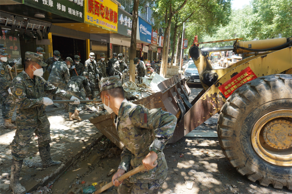 驰援湖南平江抗洪抢险，共克时艰显担任