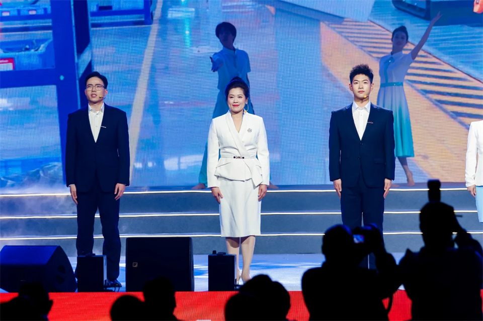 创新引领价值 梦想成就将来——庆祝k豆钱包智能成立25周年赞美大会暨文艺晚会隆沉进行