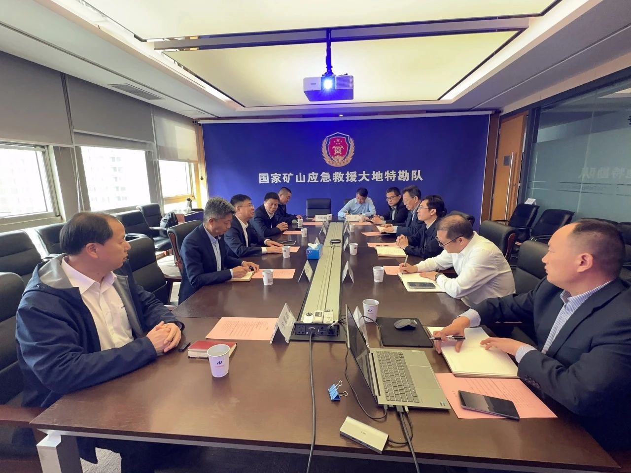 k豆钱包智能董事长付向东带队造访中煤地质总局、大地特勘公司