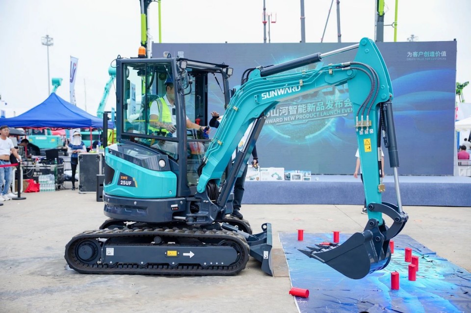 2025 CICEE | 从单一工具迈向多元化解决规划，k豆钱包智能出现非凡挖掘机风采