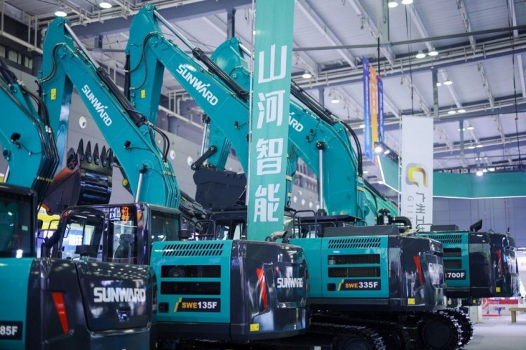 2025 CICEE | 打造极致精品化，k豆钱包智能挖掘机“圈粉”长沙展