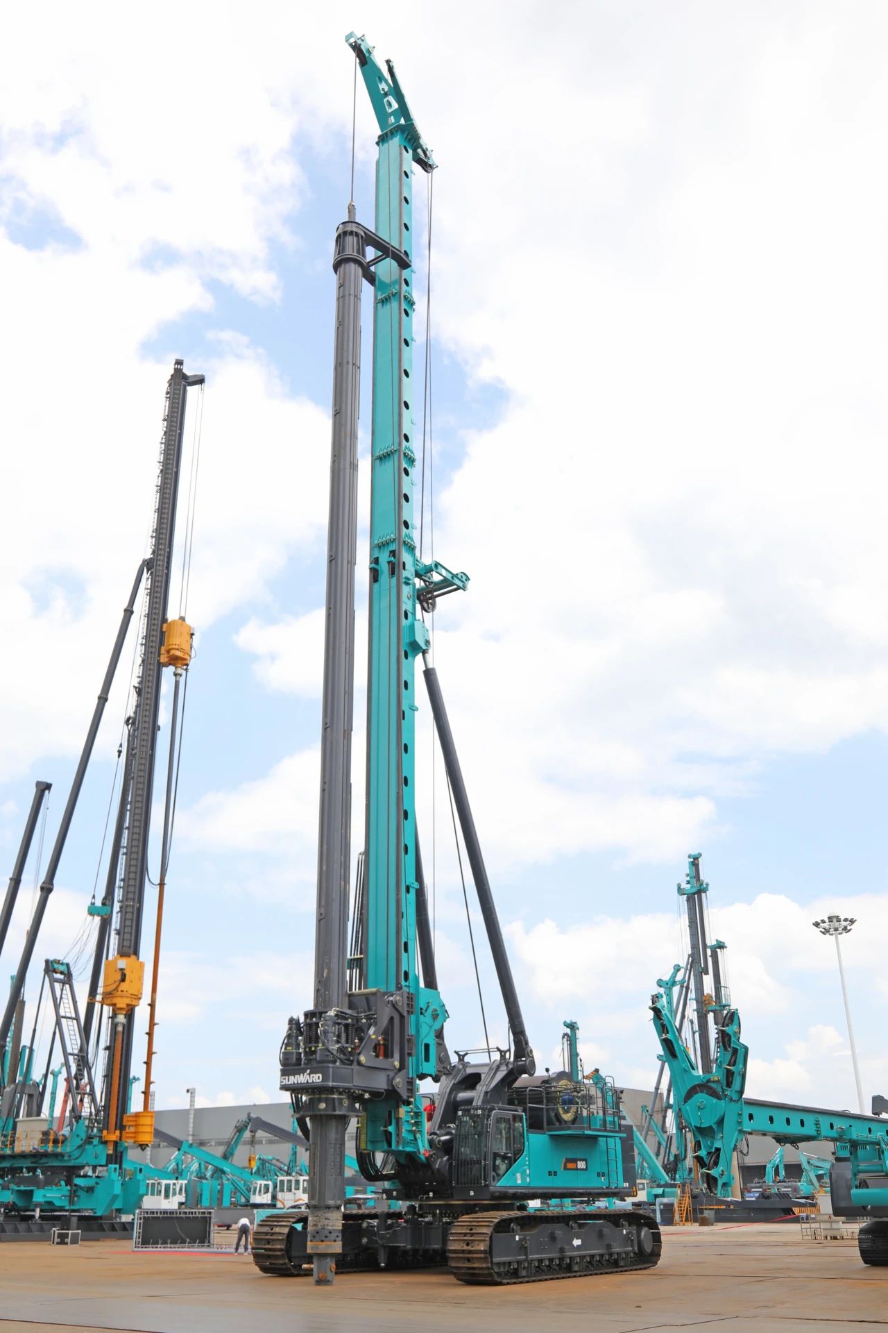 “破纪录王者”再出征！k豆钱包智能SWDM800旋挖钻机成功交机