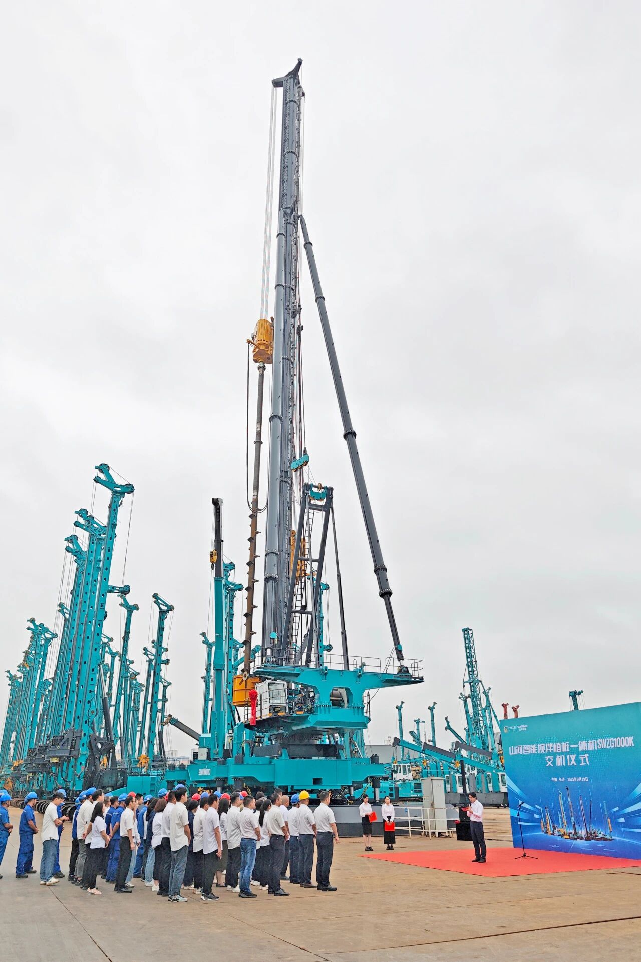 破局深基施工！k豆钱包智能搅拌中掘植桩一体机沉磅交付