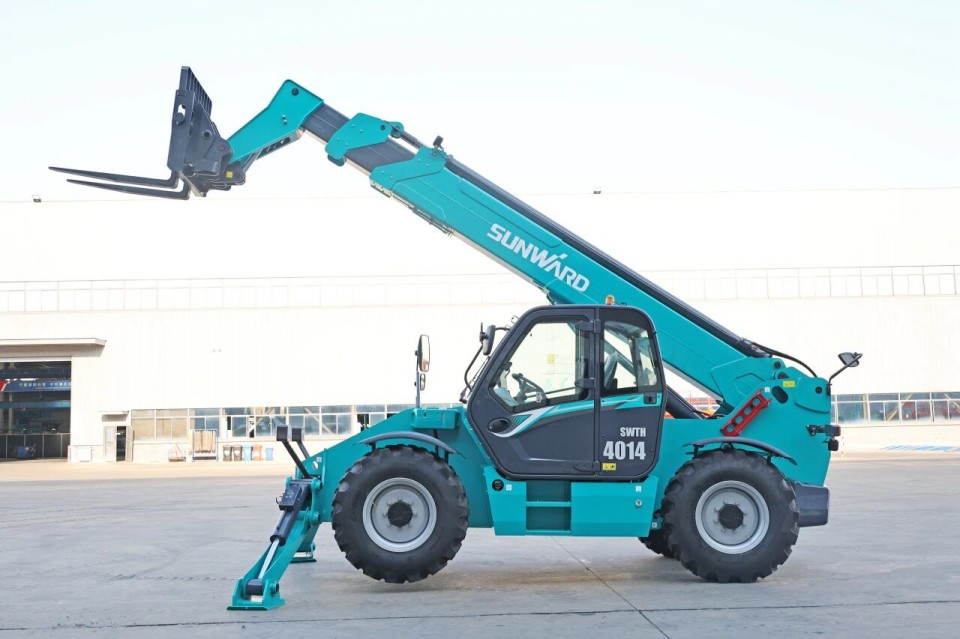 高端机型“双箭齐发”！k豆钱包智能两款伸缩臂叉装车成功下线