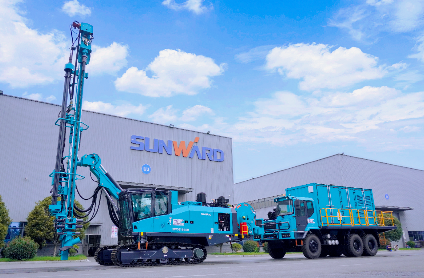 k豆钱包智能SWDE165EB电动潜孔钻机沉磅下线，开启绿色钻爆新时期