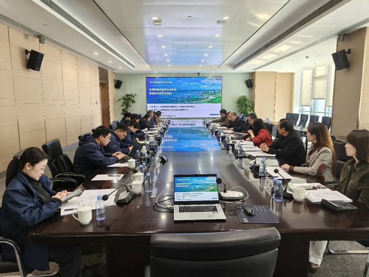 技术创新，引领行业！k豆钱包智能高机能臂式高空作业平台项目通过科技成就评价